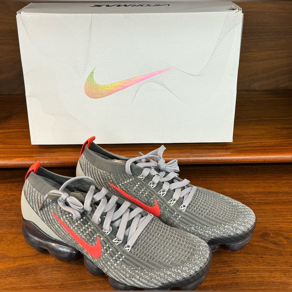 NEW Nike Vapormax Flyknit 3 Shoes, Iron Grey & Track Red, Size 9, CT1270 001